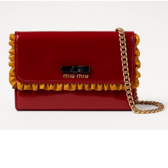 Miu Miu Rare Patent Leather Ruffle Wallet on a chain - Picture 4 of 17